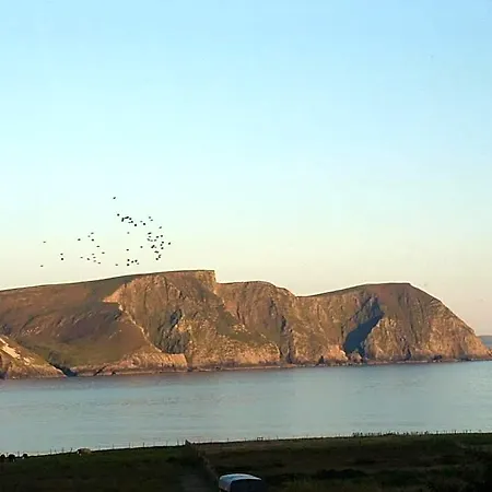 Achill Isle House לינה וארוחת בוקר 3*